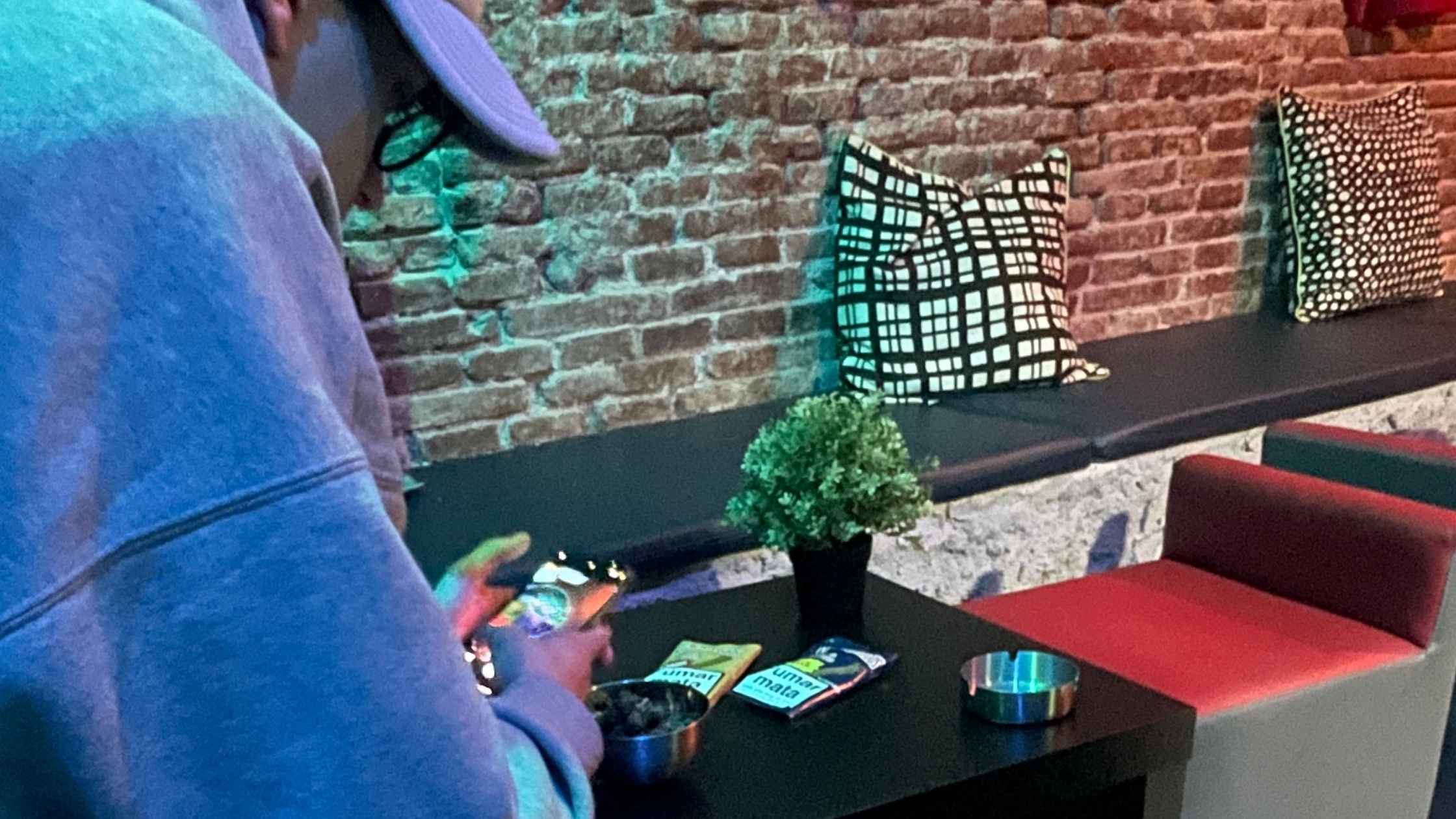 Best affordable cannabis club Madrid - Falcanna Club lounge area
